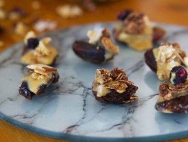 nyttigt-jordnotssnacks-med-granola-1-1