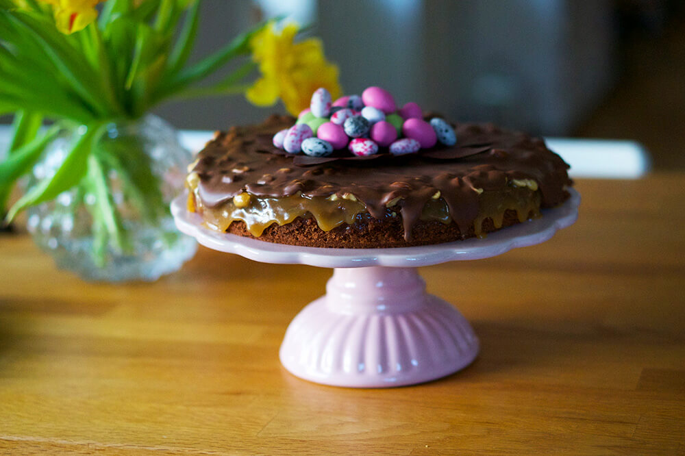 Kladdkaka som en påsktårta