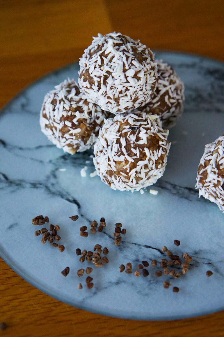 rawbollar-med-kardemumma-4 - Rawfoodbollar dadlar och kardemumma - recept