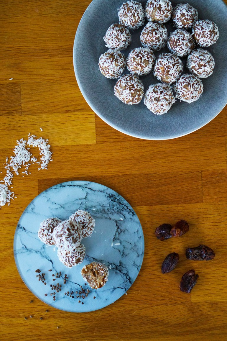 rawbollar-med-kardemumma-8 - Rawfoodbollar dadlar och kardemumma - recept