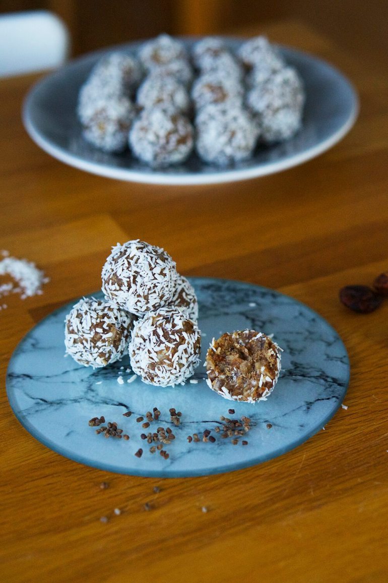 rawbollar-med-kardemumma-9 - Rawfoodbollar dadlar och kardemumma - recept