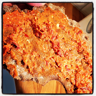 rod-pesto-pa-knackebrod - Pesto på knäckemacka