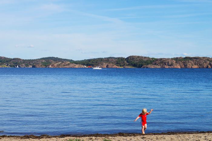 Bad vid en strand i Lysekil