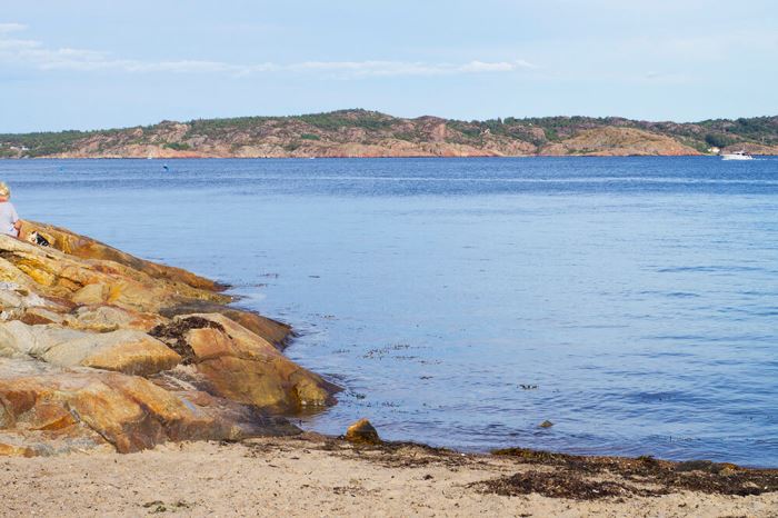 Bad vid en strand i Lysekil