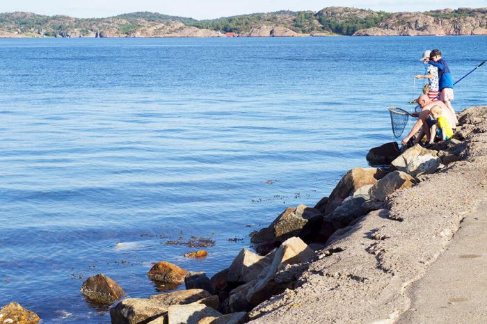 Fiske vid en strand i Lysekil