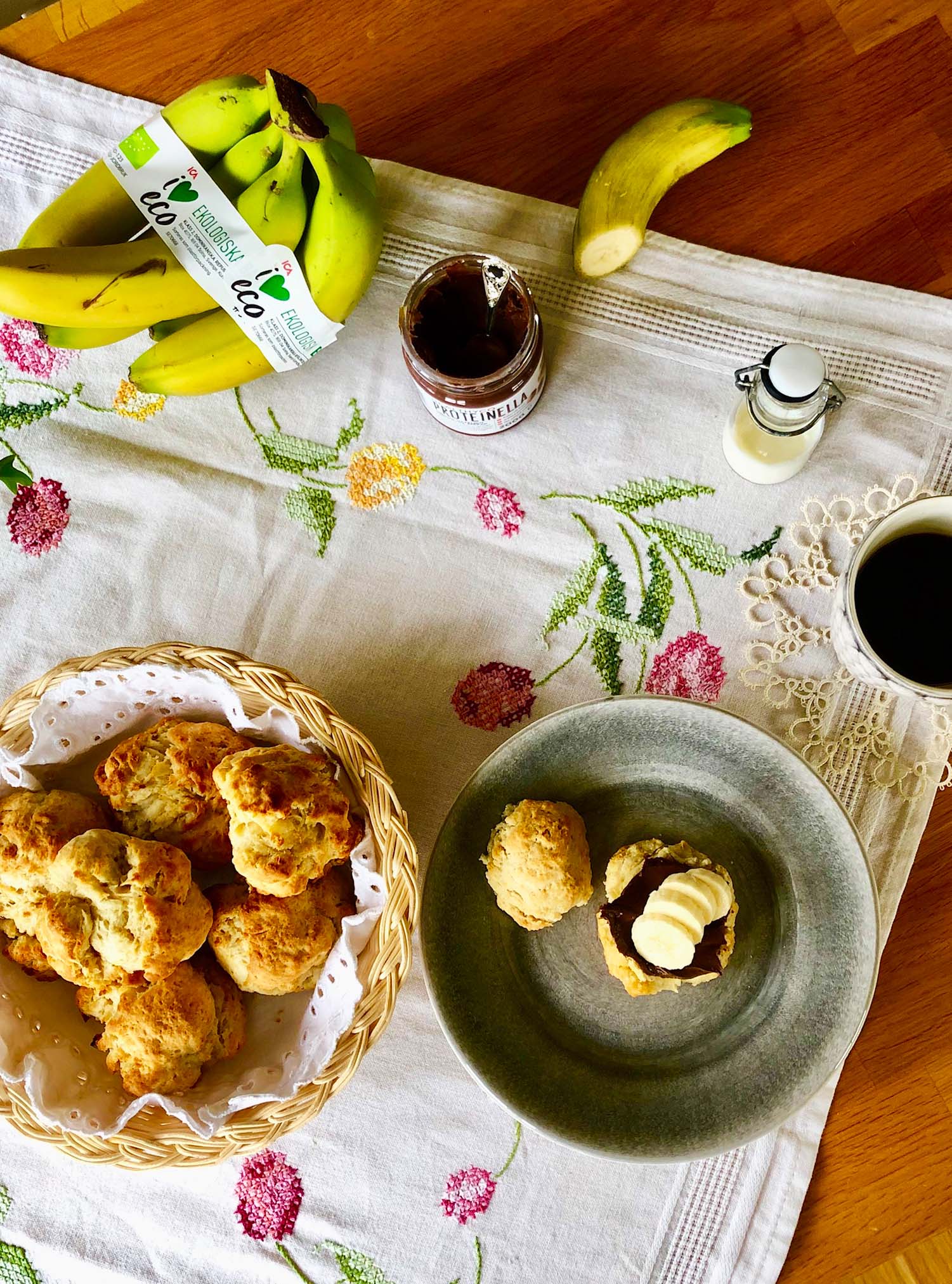 Scones med nutella och banan