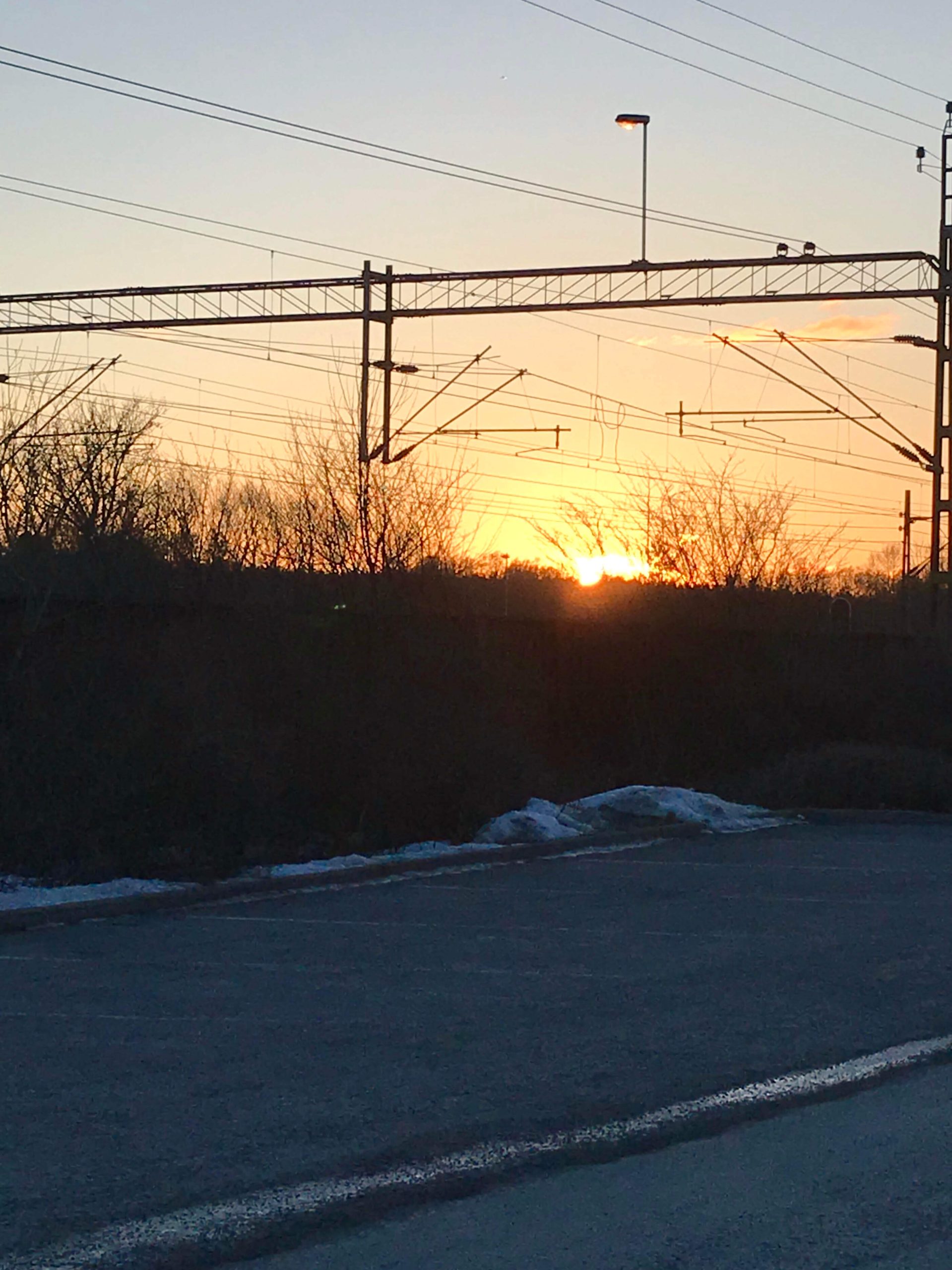 solnedgång på våren i Bro
