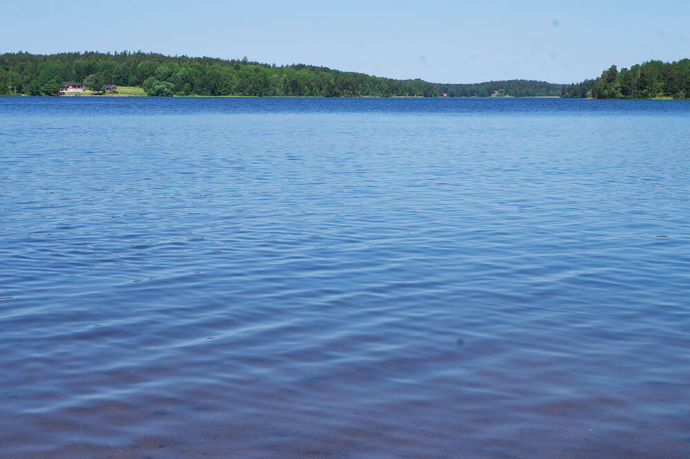 bad i sjö på sommaren