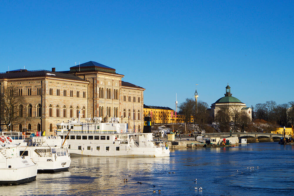 Stockholm i mars i eftermiddagssol