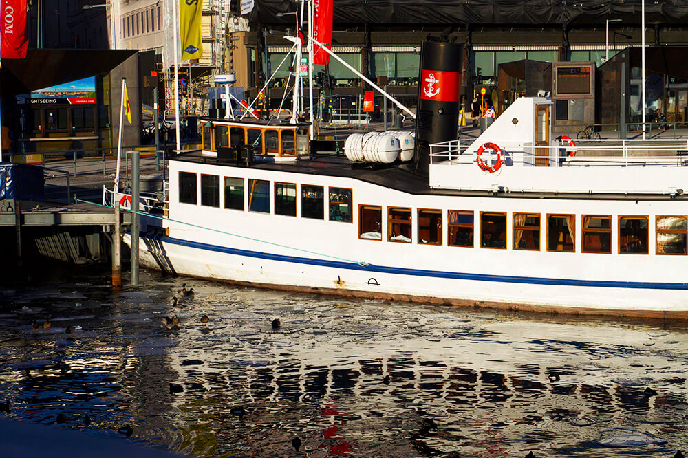 Stockholm i mars i eftermiddagssol