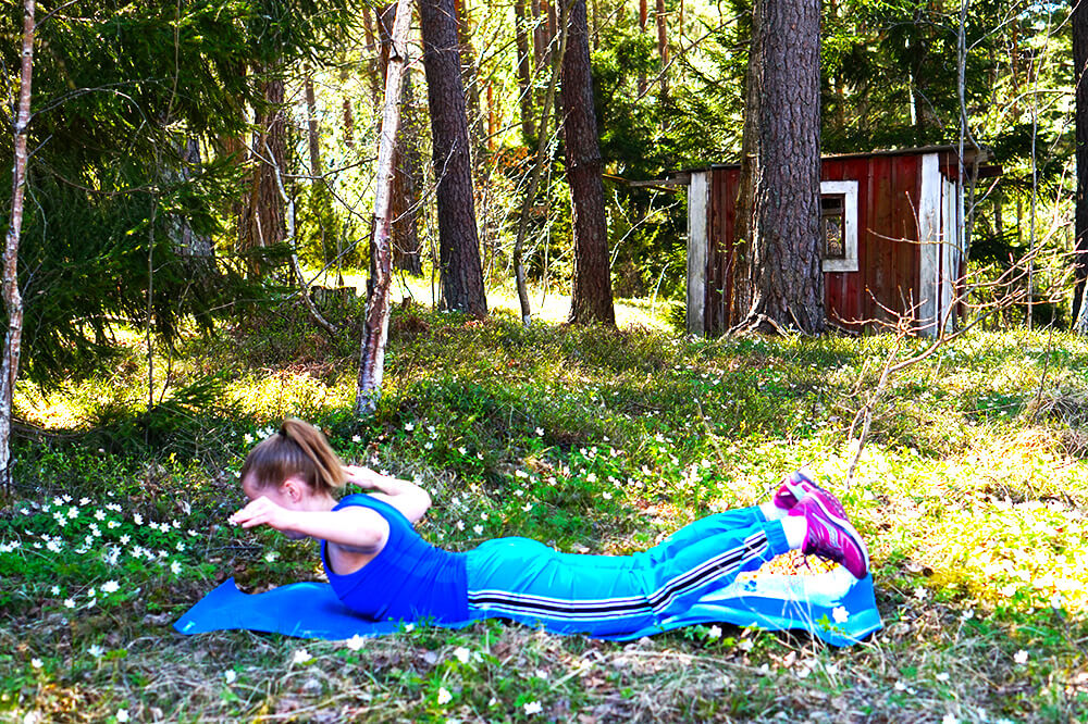styrketräning i skogen