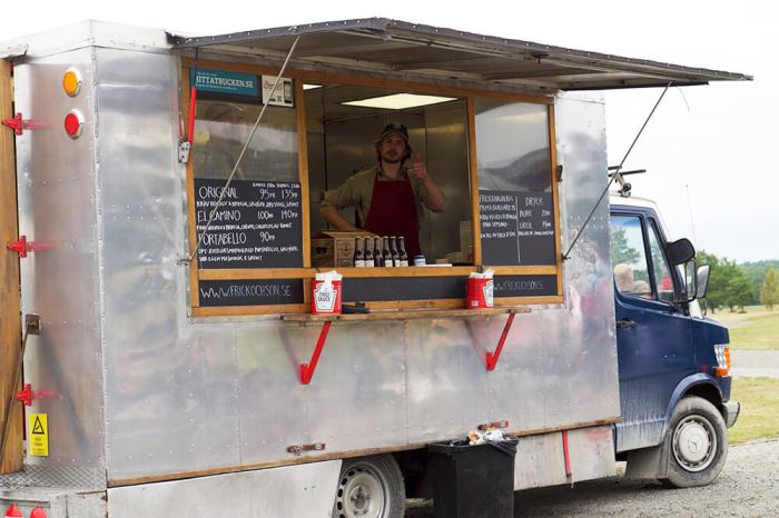 Food truck på veteranbilsträff i Stoxta