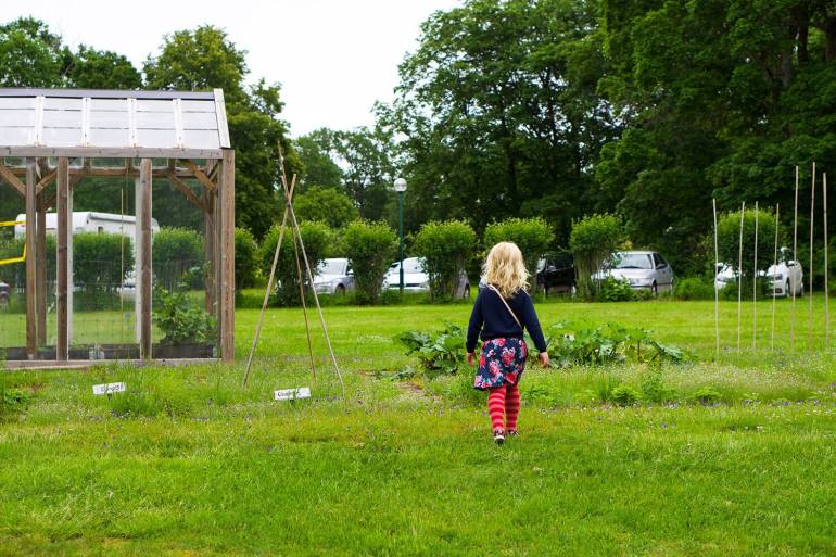 toftaholm-herrgard-tradgard-2 - Toftaholm Herrgård - recension av Händelsernas Herrgård