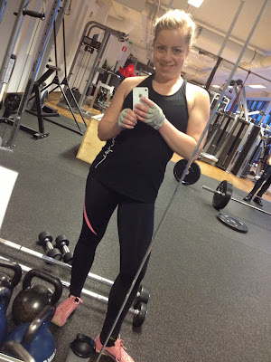 traning-axlar-armar-balans-1 - Roligt på gymmet