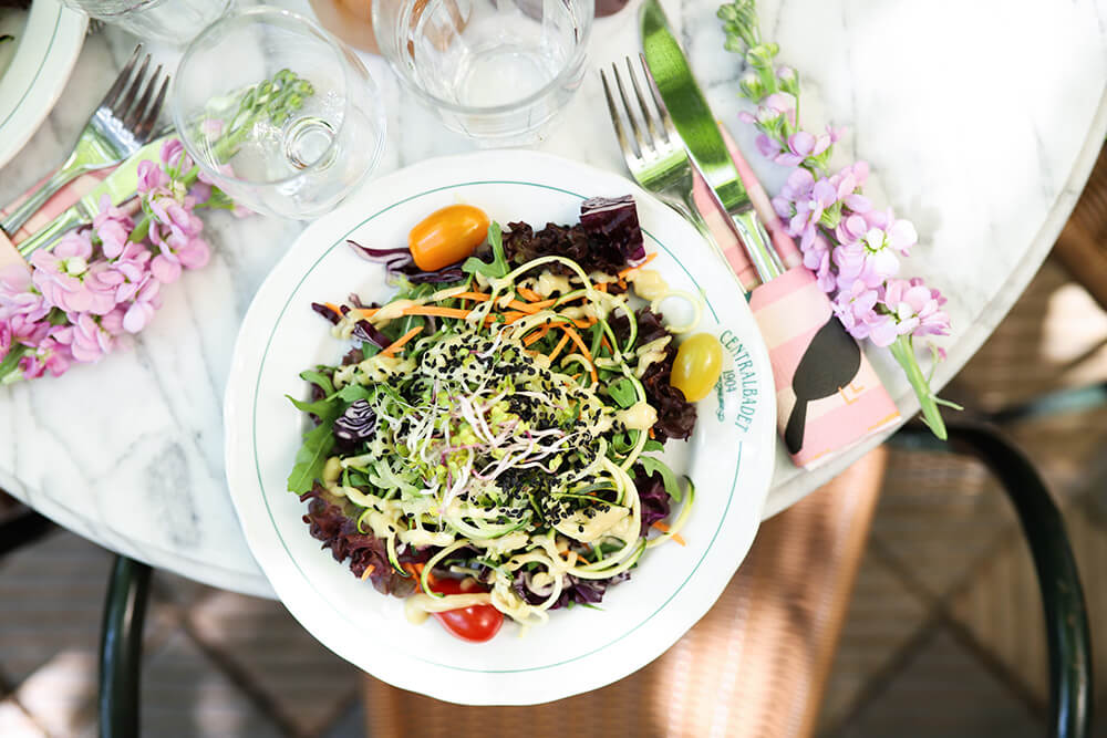 Tropicana hälsolunch på Centralbadet