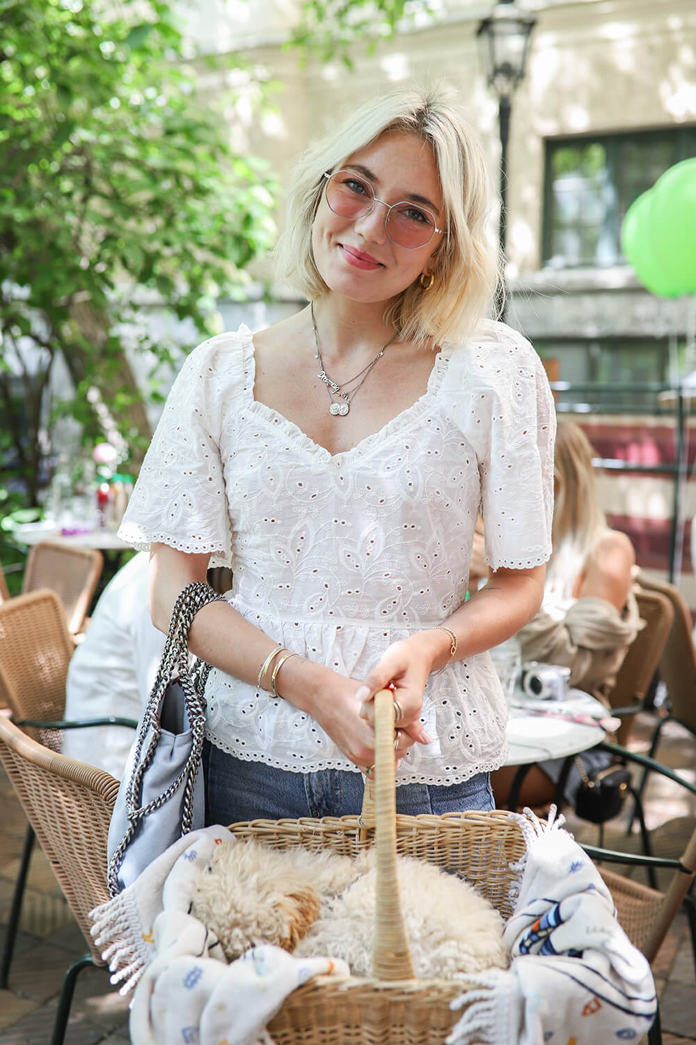 Josefin Dahlberg med hund