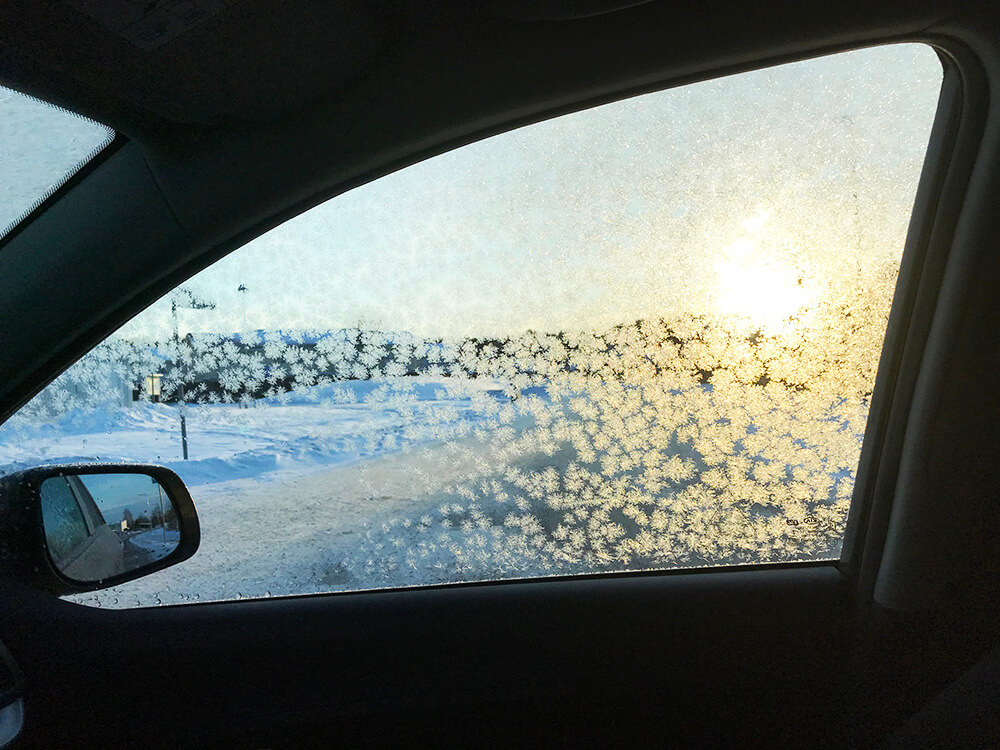 vinter och skymning på vår gata