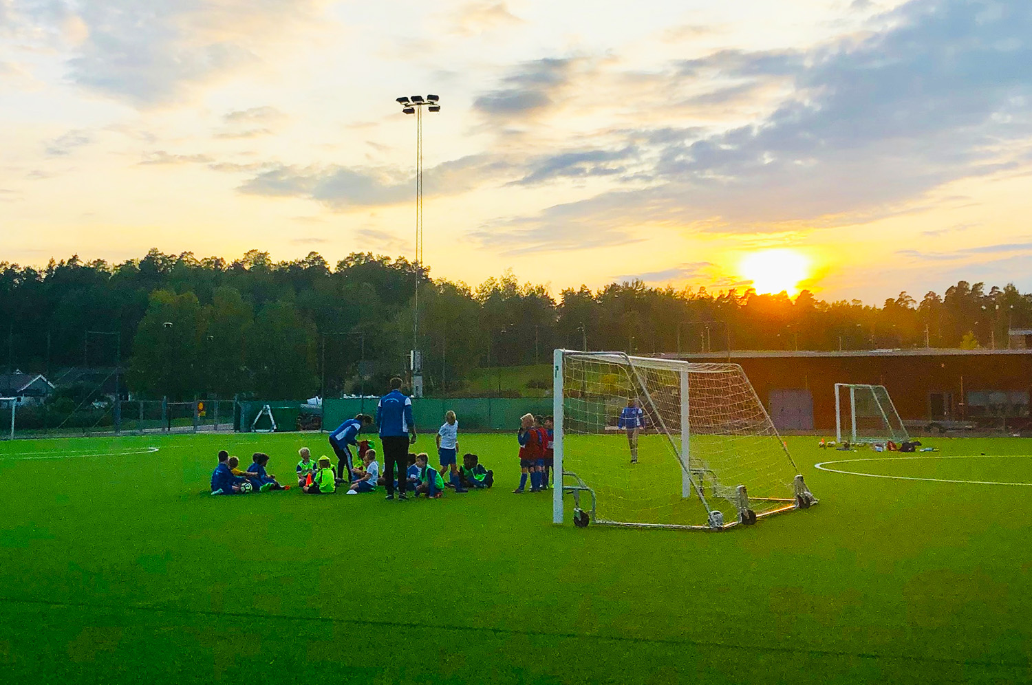 En fin septemberkväll vid fotbollsplanen