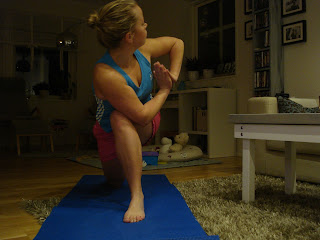 yoga-2 - Yogastund med guld i mund