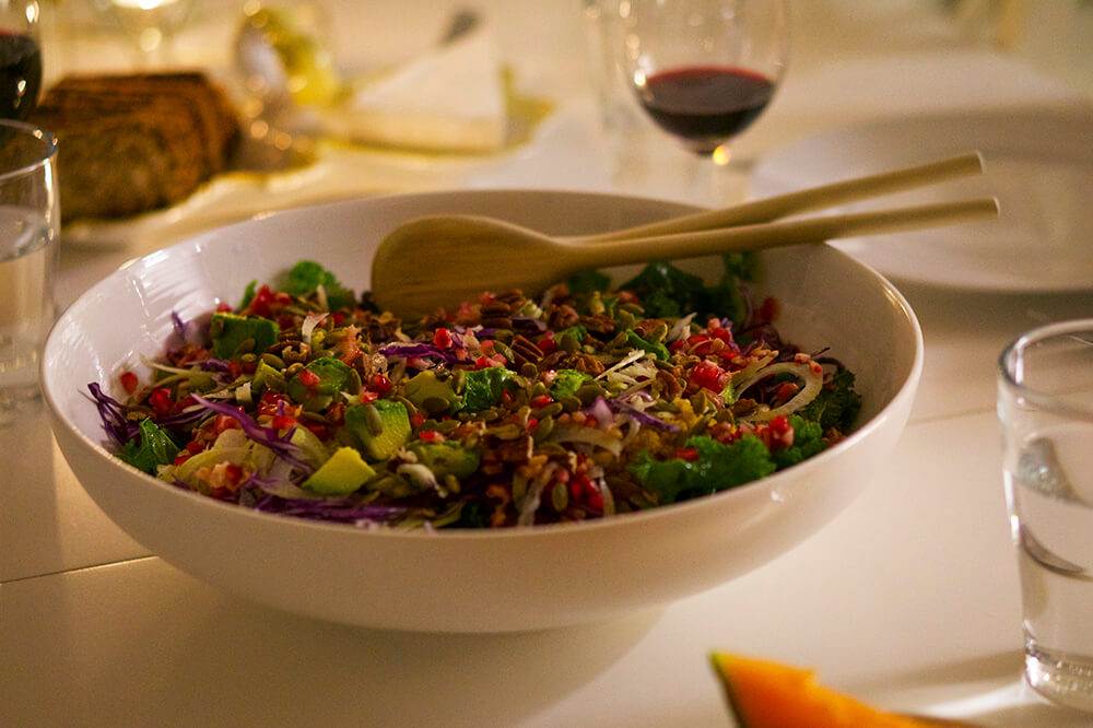 Yoga Island - sallad med quinoa, grönkål och granatäpple