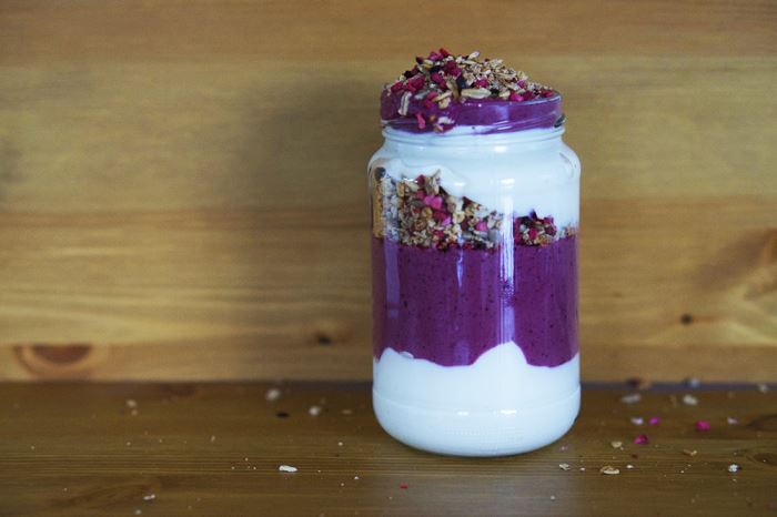 yoghurt-smoothie-granola-1