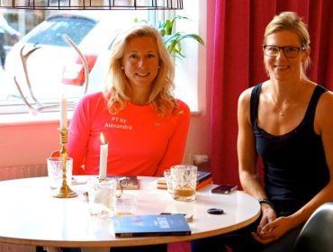 Bokfrukost-Halsohets-Alexandra-och-Annsofie-e1441885385647