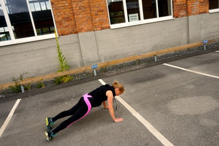 Karin-Fitnessochhalsa-armhavningar-2-e1447357047610