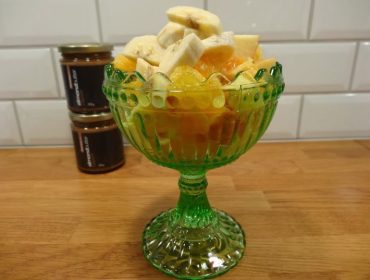 fruktsallad-med-mandelsm-C3-B6r-1-