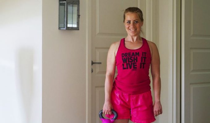 kettlebells-enarmspress-1