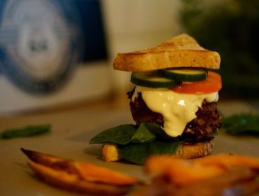vegoburgare-med-sotpotatis-fries-2-e1457554264324