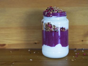 yoghurt-smoothie-granola-1