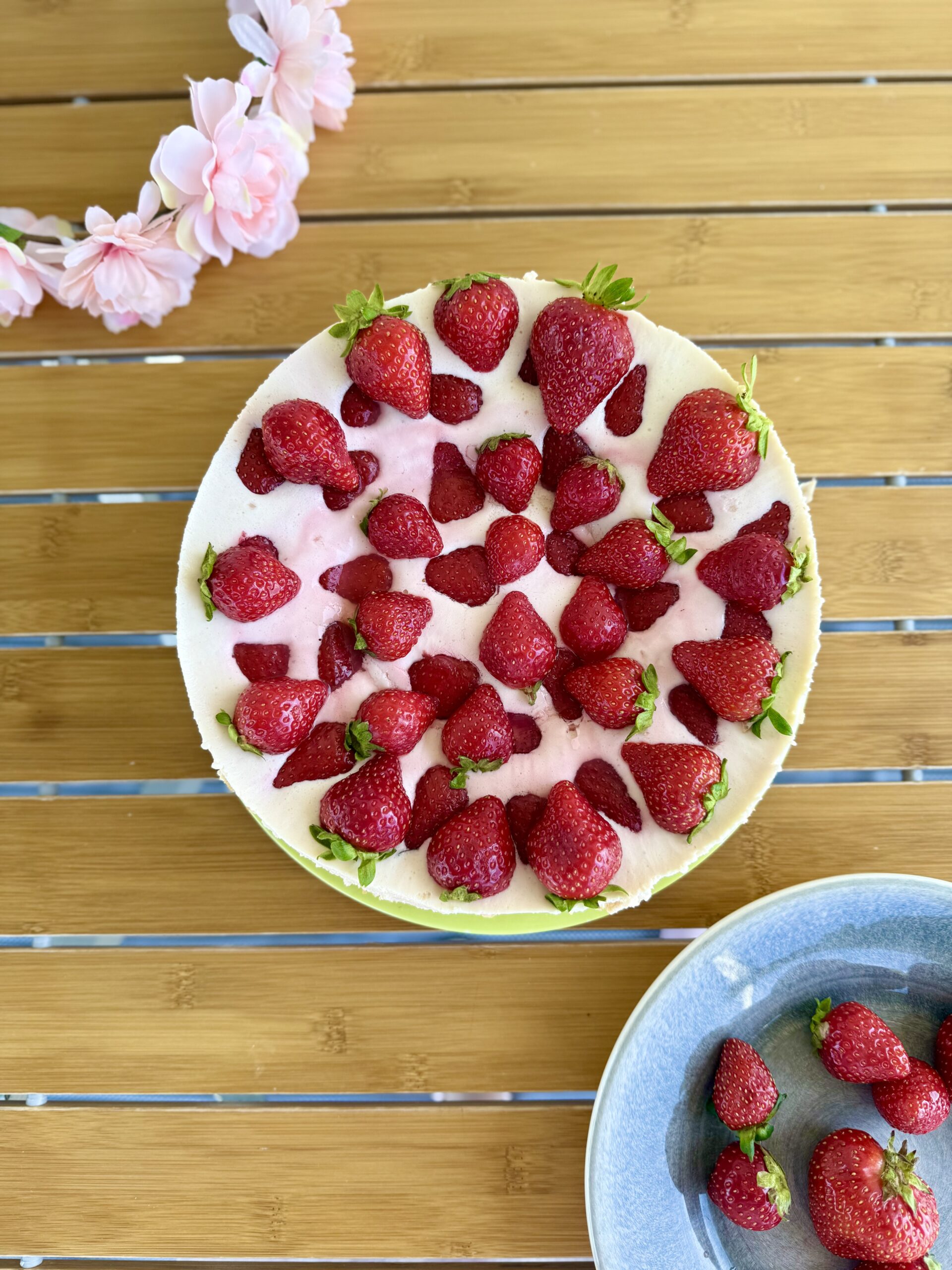 Årets midsommartårta: en cheesecake med jordgubbar