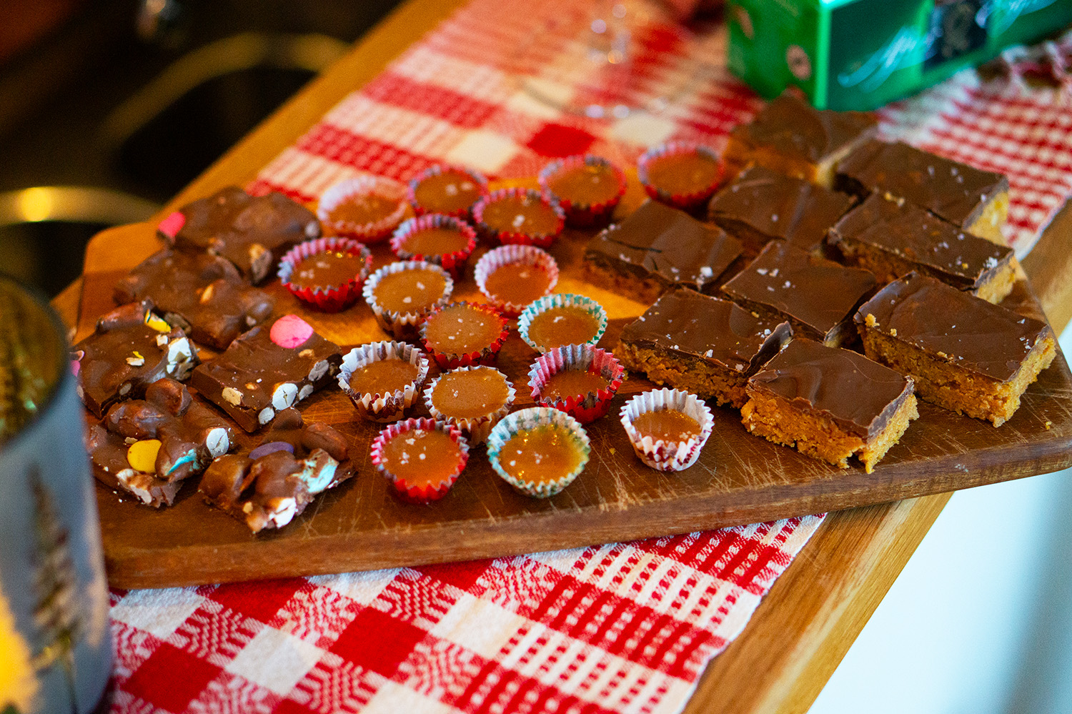 Julgodisbricka med Rocky Road, knäck och snickers